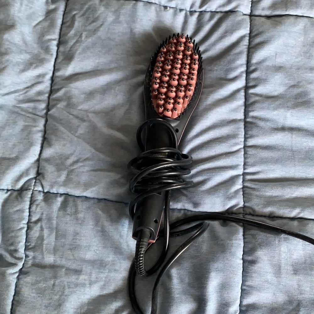 Simply Straight ceramic hair straightener.